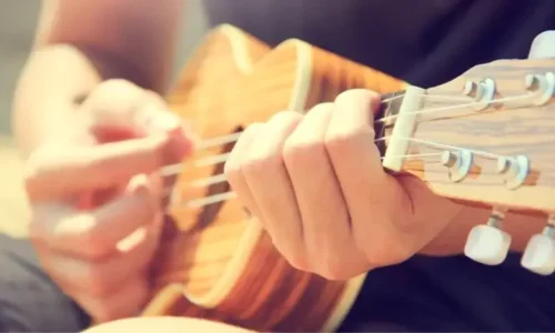 Strum Anywhere: Exploring Online Classes for Ukulele